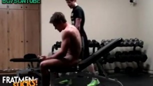 Muscle Twinks Helping and Sucking at Gym