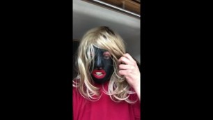 Rubberfinest Maske mit Zungenknebel und blonden Haaren