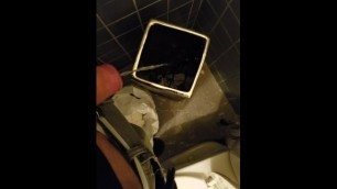 3 ways to piss in restaurant washroom