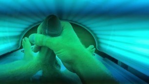 Jerking off in the tanning bed and cumming!