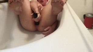 Chubby gay boy takes big black double dildo deep in smooth ass in bathtub