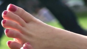 Brown hair girl in the park with THE perfect feet (1/6)