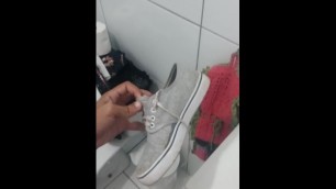 Girlfriend sneaker (cum) fucking