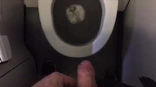 Who’s gonna clean it up ?Uncut dude pee in the airplane