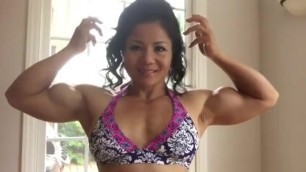 Michelle FBB nice double biceps 2