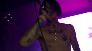 Yung Goth Boy Lil Peep performs Nineteen live