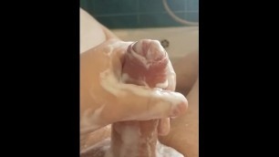 My first Video - Maturbation in the bathtub
