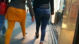 Ebony teen with bubble butt in tight jeans walking down the street.