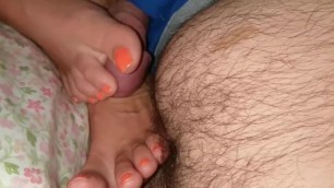 Giving my neighbor a Footjob