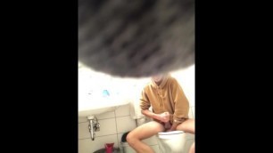 spy on teen jerking on toilette