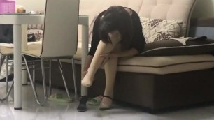 Chinese beauty puts on ultra thick tights to support her sprained ankle