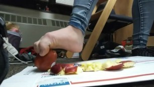 Hot College Teen Makes Applesauce with Feet