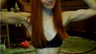 Webcam redhead flexes her amazing guns