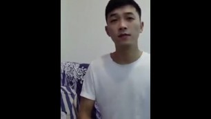 Boy Xinh Áo Trắng Live Stream Khoe Hàng To Múp