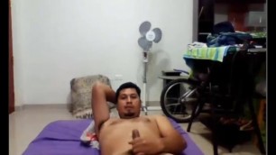 Limeño calato llenito nos muestra su rica pinga